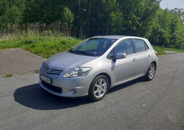 Toyota Auris cena 17990 przebieg: 224000, rok produkcji 2010 z Sierpc małe 46